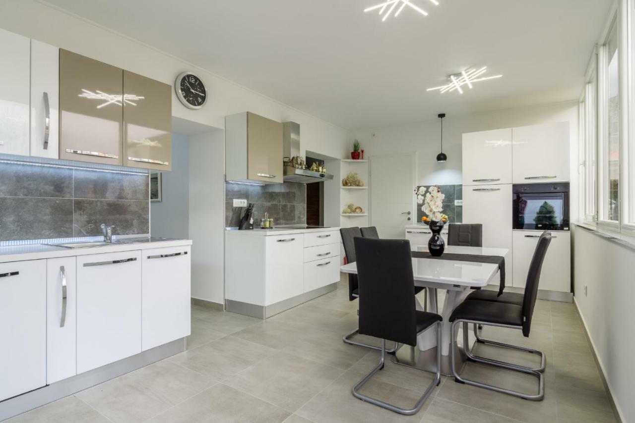 Appartamento House Niko Kaštela Esterno foto